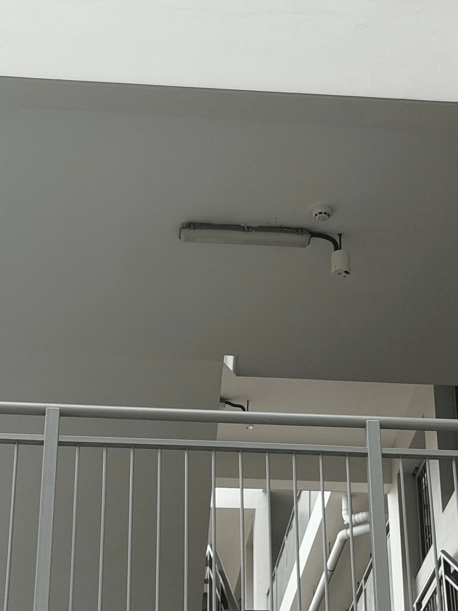 2ft LED regleta luminoso triple para escaleras
