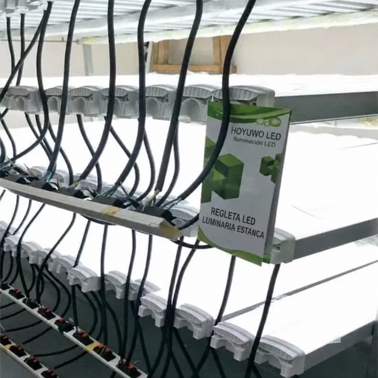 Ensayo de funcionamiento de regletas LED estancas