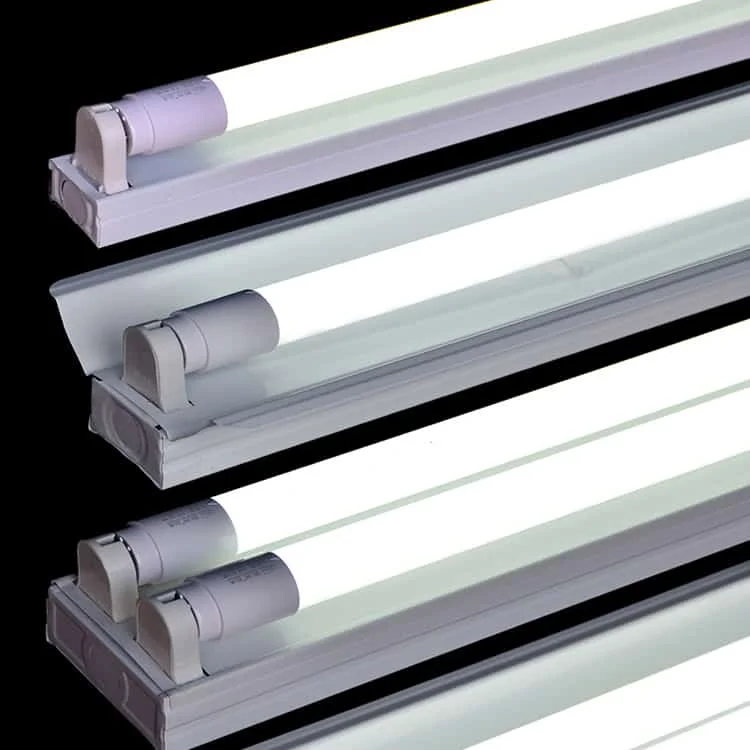 Tubo de luz LED con accesorio